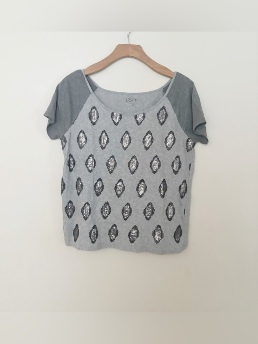 Ann Taylor LOFT Gray Sequin Diamond Pattern Short Sleeve Top Womens Size XS